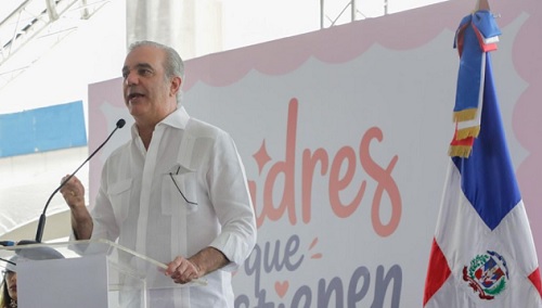 Foto Abinader y lass madres