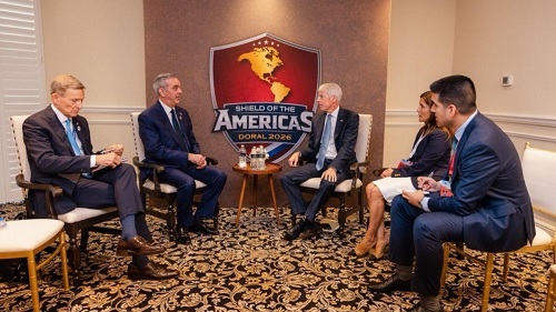 Foto Abinader y secreetario Minas de EU hris Wright