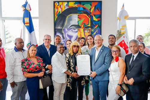 Foto Alcaldía de Santiago honra a Fefita la Grande como Embajadora Cultural