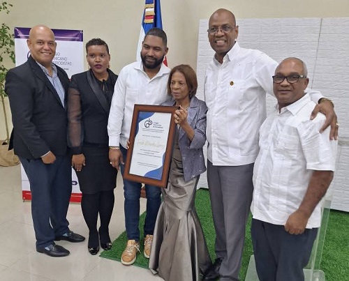 Foto Luis Pérez Olivo De León Cruz  Teonilda Gómez y otros en Nagua