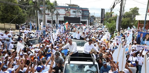 Foto Luis en Santo Domingo Norte en campaña