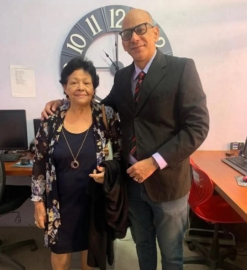Foto Manuel Acevedo y su fallecida madre