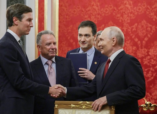 Foto Putin y emisarios EU sobre guerra Ucrania en Moscú