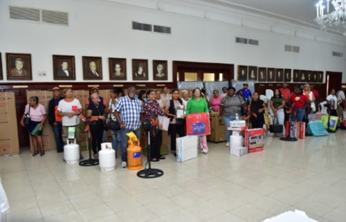 Foto Rsa Santos conb damas Día de las Madres