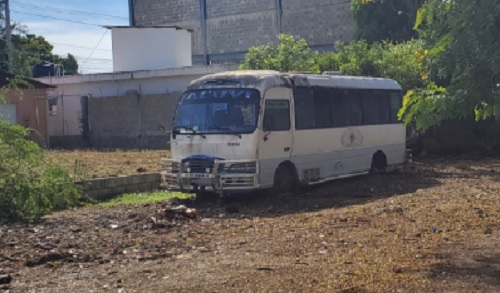 Foto abandonan autobús La Isabela