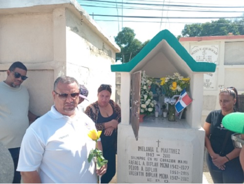Foto asistentes ofrenda floral Diplán