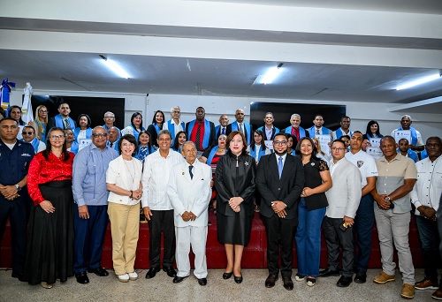 Foto autrodiades UASD gradúan líderes comunitarios