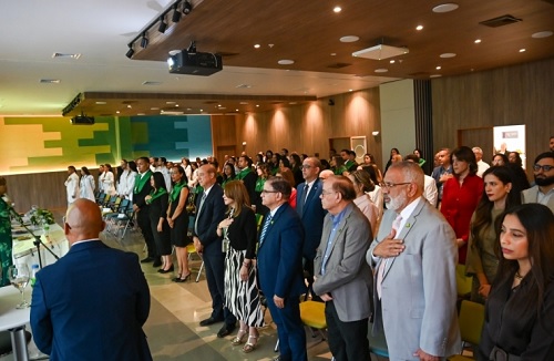 Foto graduación 30 médios especialistas Unión Médica