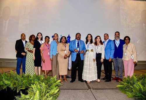 Foto homenaje doctor Féliz