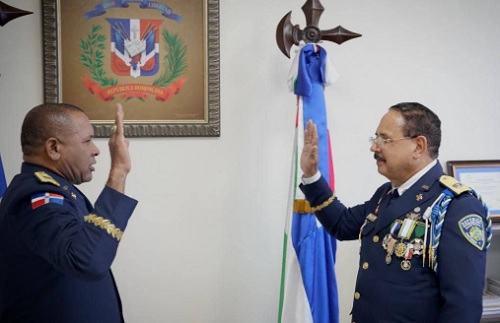 Foto juramentan a Guzmán Badía