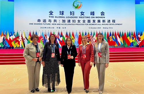 Foto ministra Mujer Mayra Jiménez  en China