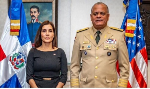 Foto ministro Defensa y embajadora EU