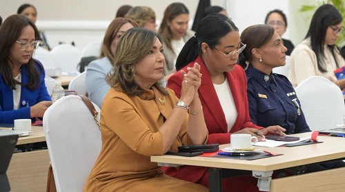Foto mujeres proyectan Presidencia