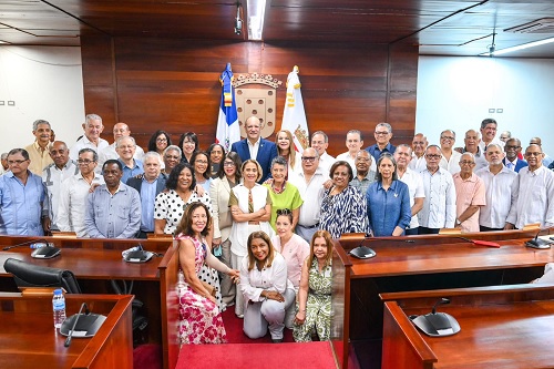 Foto médicos graduados en 1982 y reconocidos por Ayuntamiento Santiago