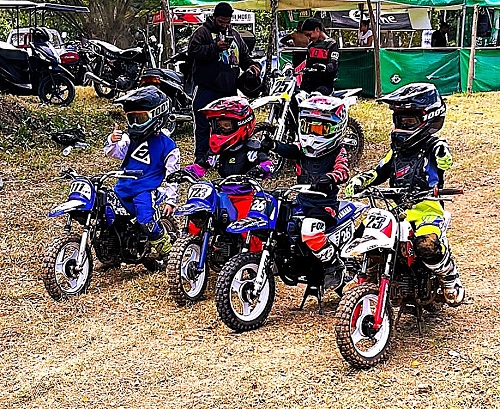 Foto piltos de motocross