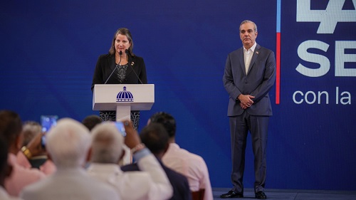Foto prsidente Abinader y funcionaria EU