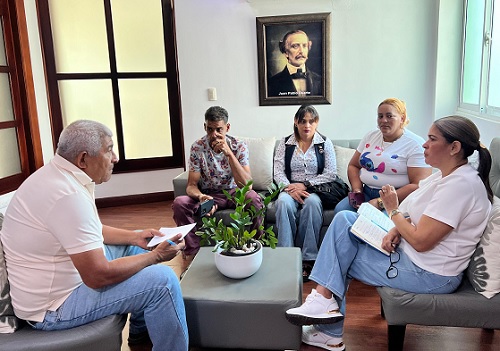 fOTO ALCALDESA DE lICEY AL mEDIO Y ENCARGADO DE inapa