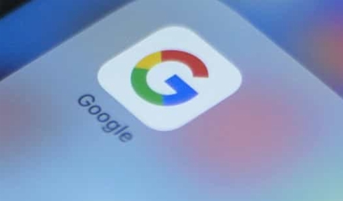Foto Logo Google en pantalla celular
